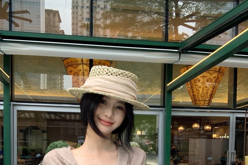 Elbow-Length Knit Top with Tied Collar and Solid Fabric
