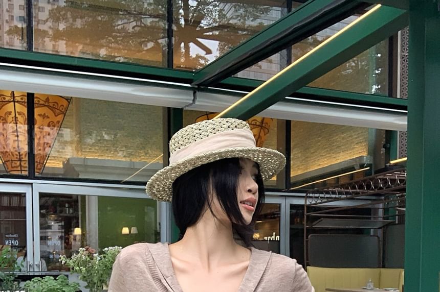 Elbow-Length Knit Top with Tied Collar and Solid Fabric