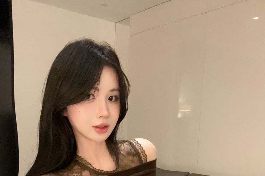 Long-Sleeve Cold Shoulder Lace Panel Velvet Top