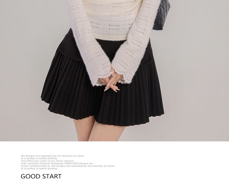 Long-Sleeve Mock Neck Lace Panel Ruched Slim Fit Top