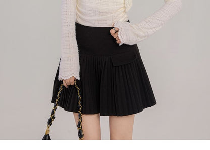 Long-Sleeve Mock Neck Lace Panel Ruched Slim Fit Top