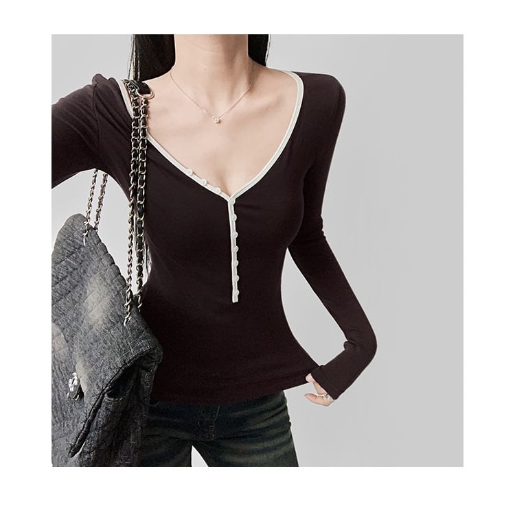 Slim-Fit Henley T-Shirt with Long Sleeves, V-Neck, and Contrast Trim