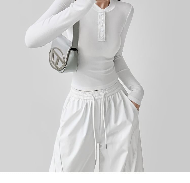 Cropped Henley T-Shirt with Long Sleeves and Slim Fit in Solid Color