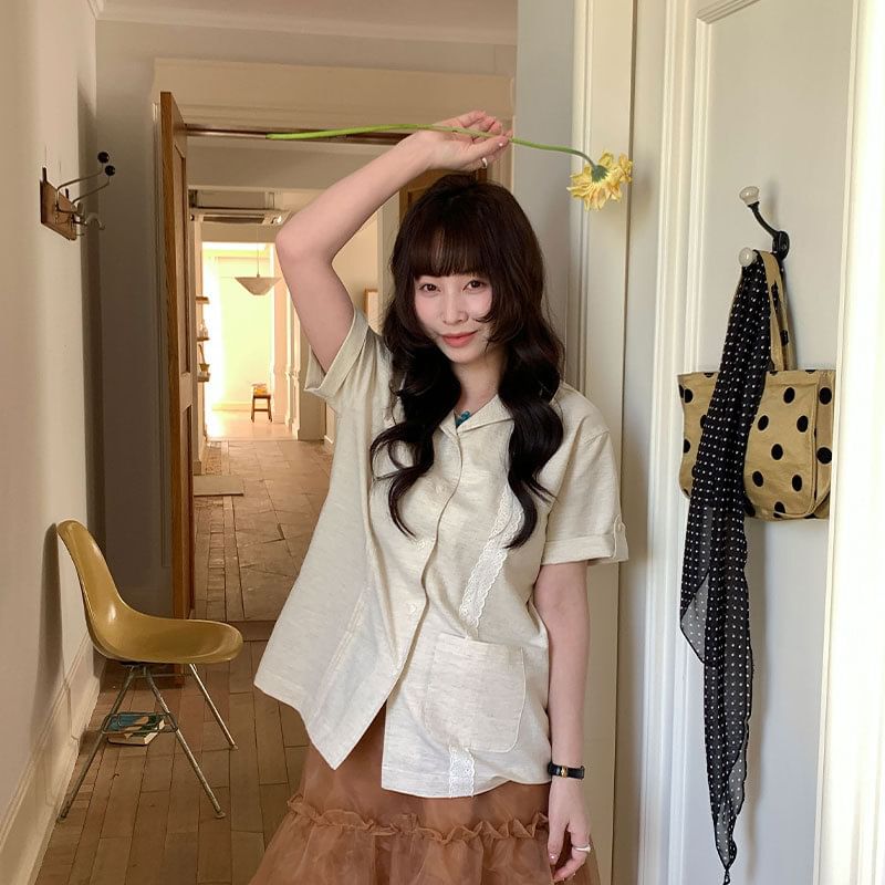 Lapel Collar Lace Panel Short-Sleeve Pintuck Blouse