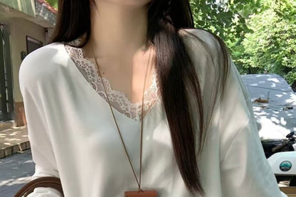 V-Neck Lace Panel Short Sleeve T-Shirt