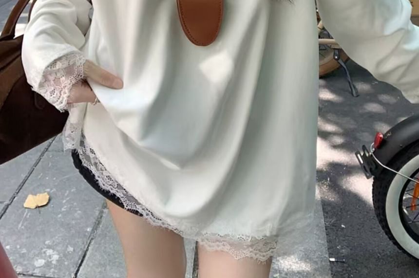 V-Neck Lace Panel Short Sleeve T-Shirt