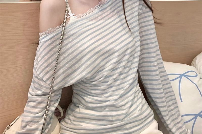 Extended Sleeve Off-Shoulder Line Pattern Tee