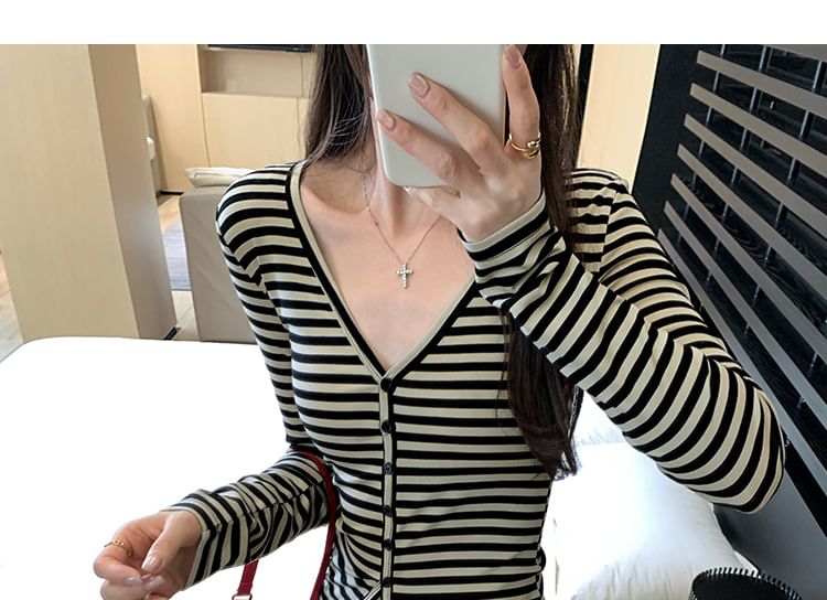 Extended Sleeve V-Neck Striped Buttoned Tee