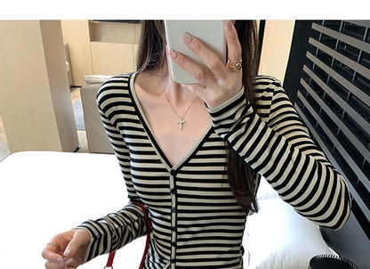 Extended Sleeve V-Neck Striped Buttoned Tee