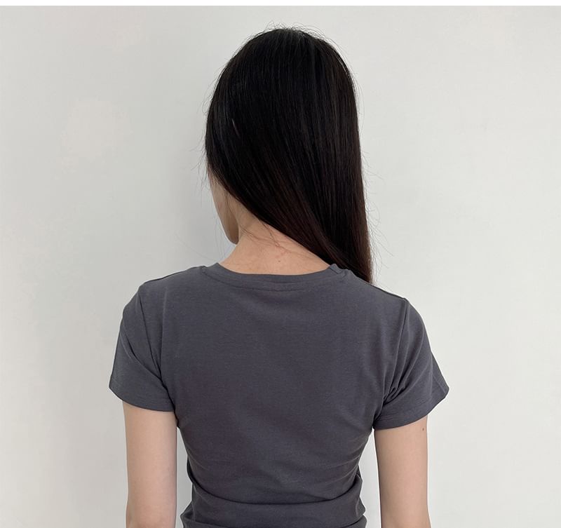 Short Sleeve Round Collar Minimalist Fitted Tee