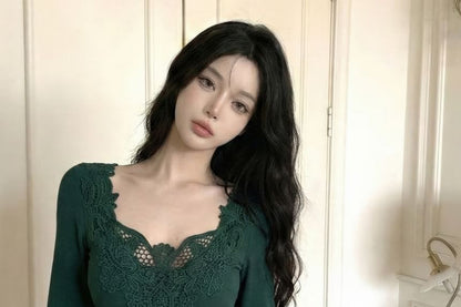 Flared Cuff V-Neck Lace Trim Peplum Tee