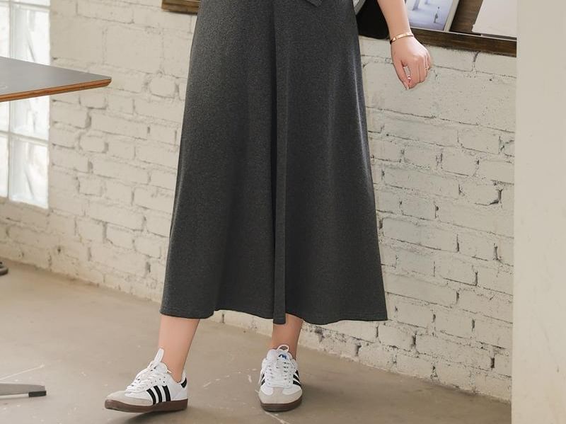 Black Short-Sleeve V-Neck Asymmetrical Plain T-Shirt with High Waist Maxi A-Line Skirt - Altfashion Shop