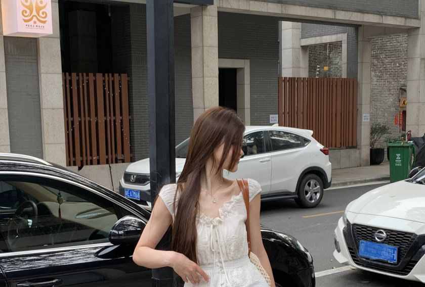 Sleeveless V-Neck Lace Panel Button-Up Slit Maxi A-Line Dress