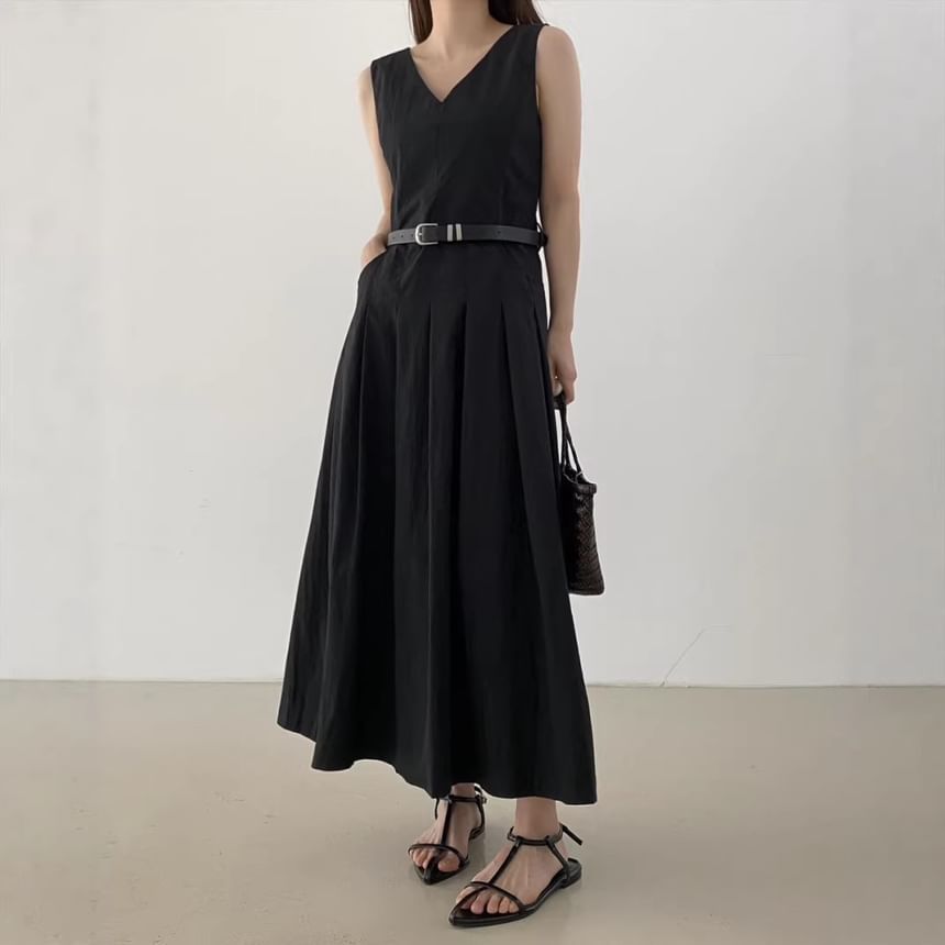 Sleeveless V-Neck Plain Pleated Hem Maxi A-Line Dress