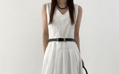 Sleeveless V-Neck Plain Pleated Hem Maxi A-Line Dress