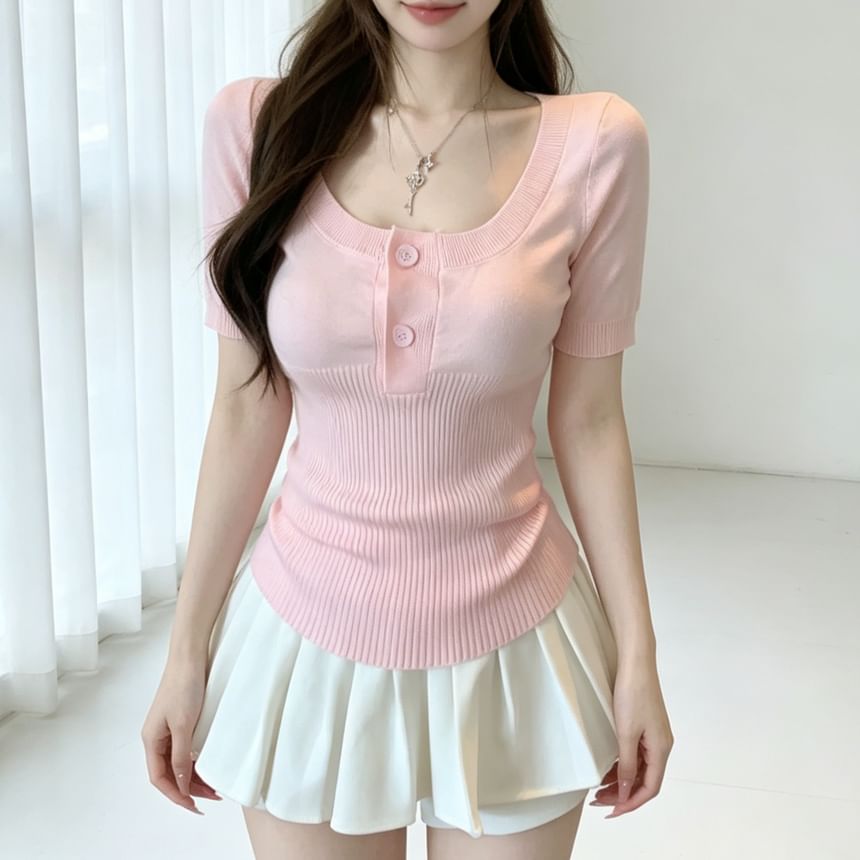 Ribbed Knit Scoop-Neck Short-Sleeve Top