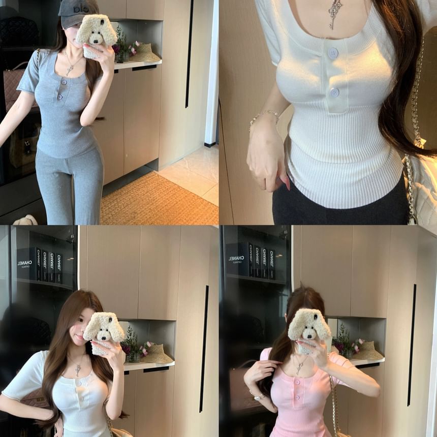 Ribbed Knit Scoop-Neck Short-Sleeve Top