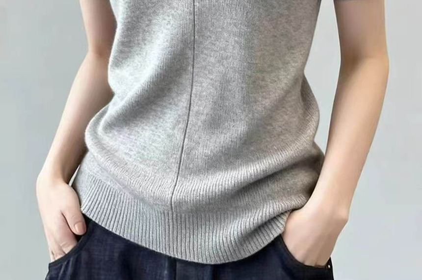 Short Sleeve V-Neck Solid Knit Top
