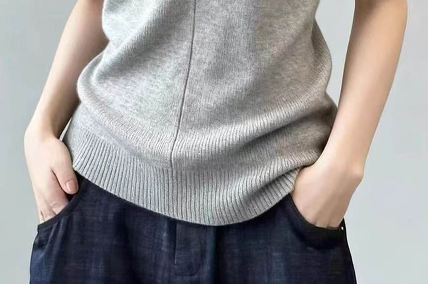 Short Sleeve V-Neck Solid Knit Top