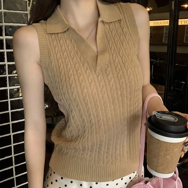 Crew-Neck Cable Knit Sleeveless Blouse with Collar