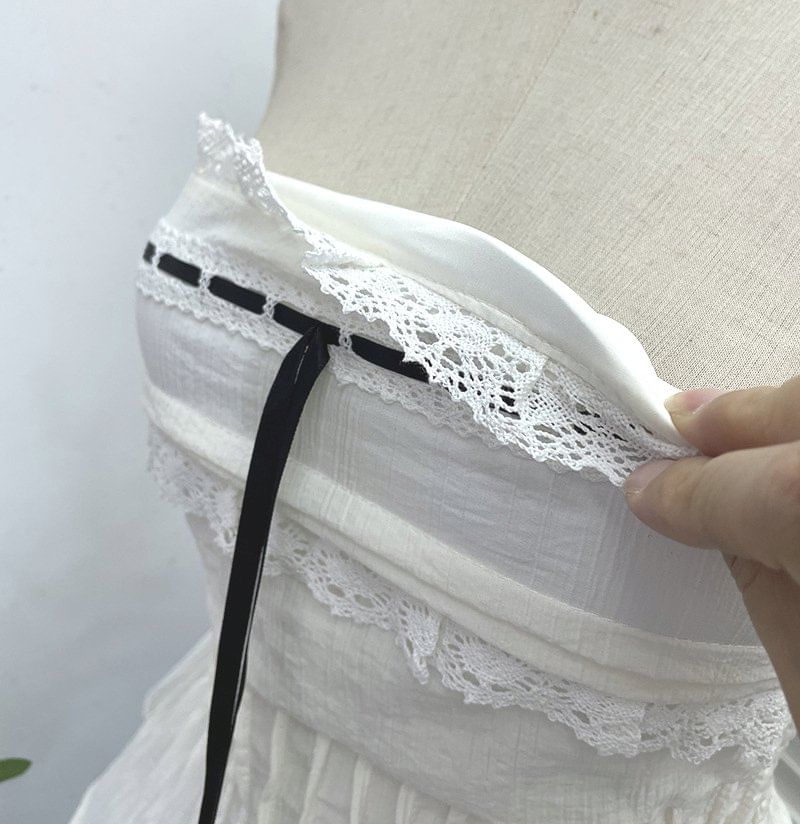 Flowy Lace-Trimmed Strapless Tube Top