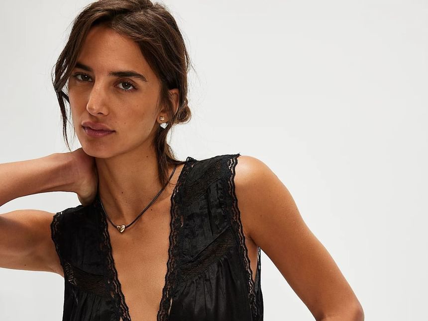 Sleeveless V-Neck Plain Lace Trim Slit Top