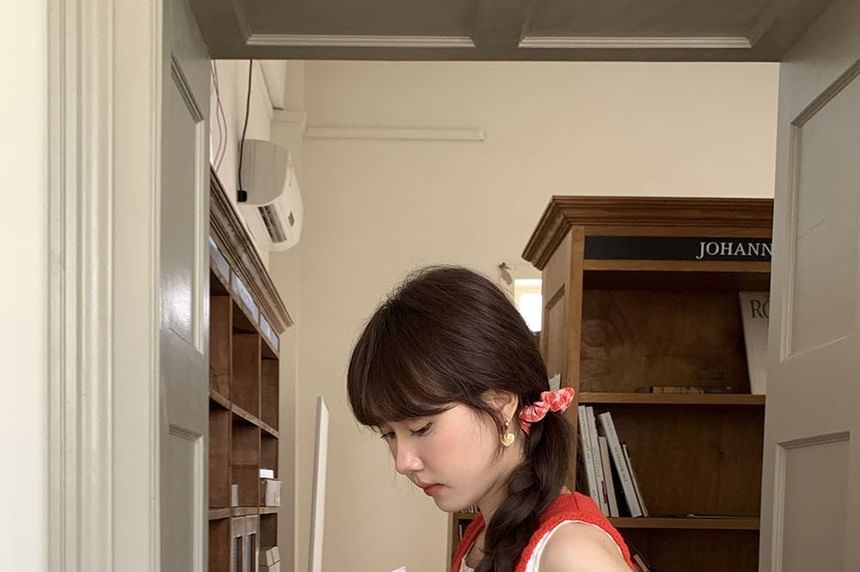 Sleeveless V-Neck Solid Ruched Tank