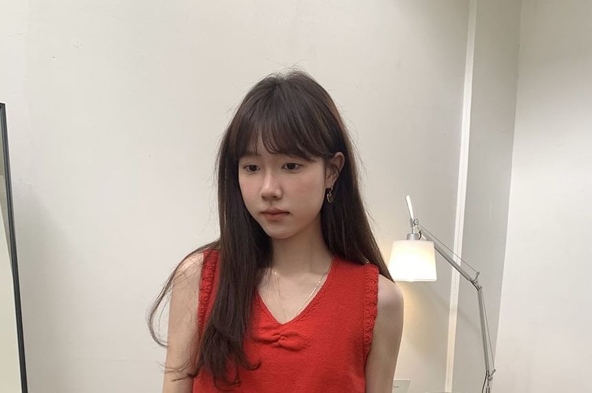 Sleeveless V-Neck Solid Ruched Tank