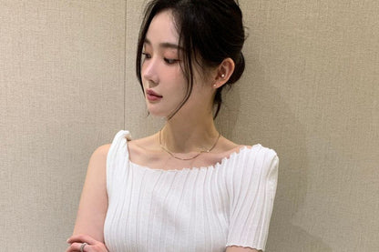 Short Sleeve Boatneck Solid Knit Top