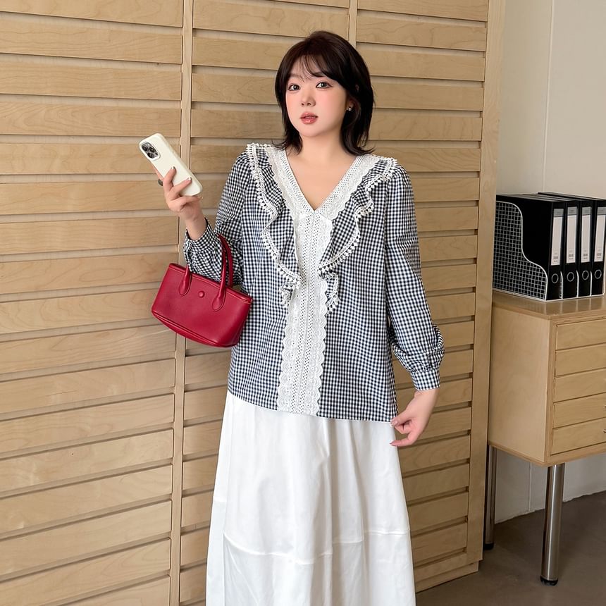 [XL-4XL] Long-Sleeve V-Neck Lace Panel Plaid Blouse