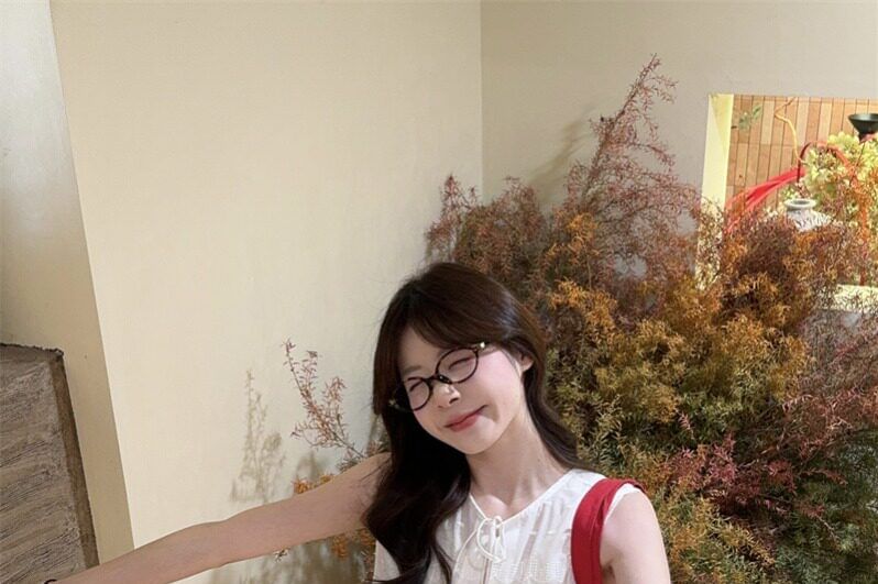 Sleeveless V-Neck Plain Lace Trim Blouse