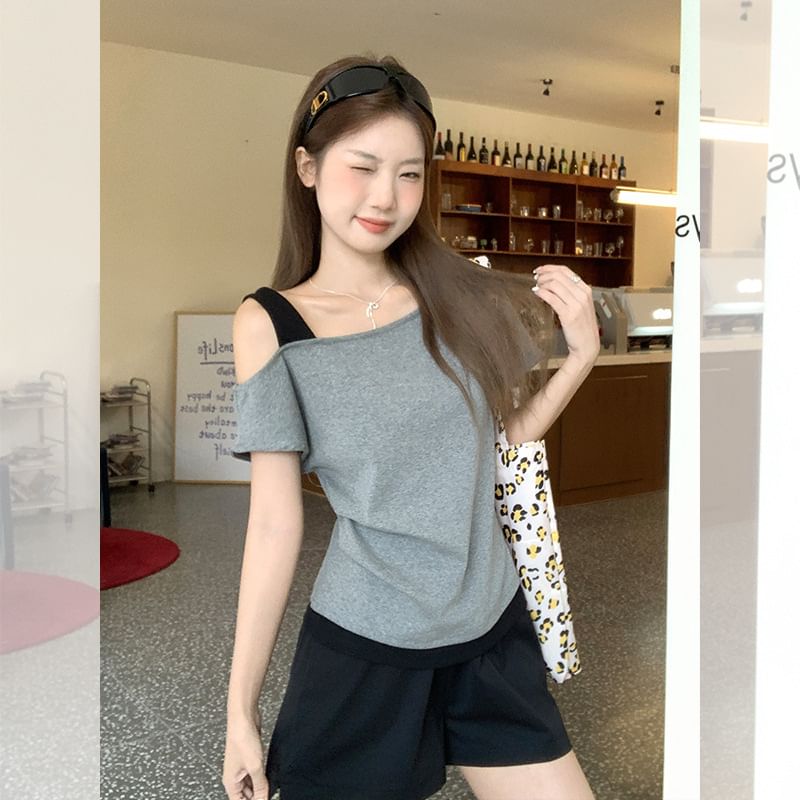Color-Block Fitted Tee with Short Sleeves