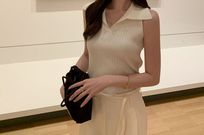 Buttoned Knit Crop Top with Collar