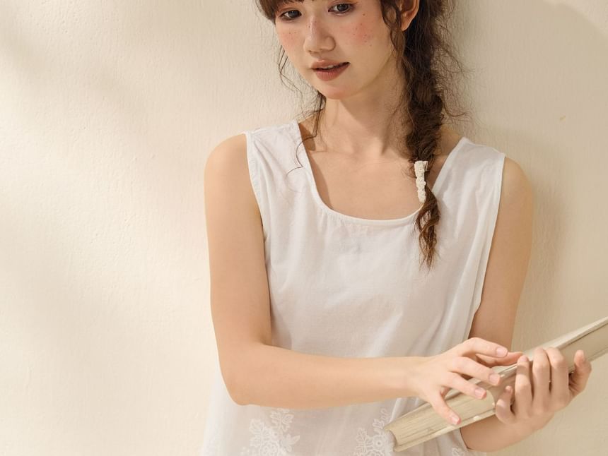 Lace Trim Tank Top / Mid Rise Shorts