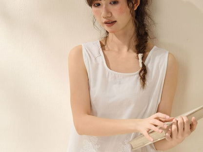 Lace Trim Tank Top / Mid Rise Shorts