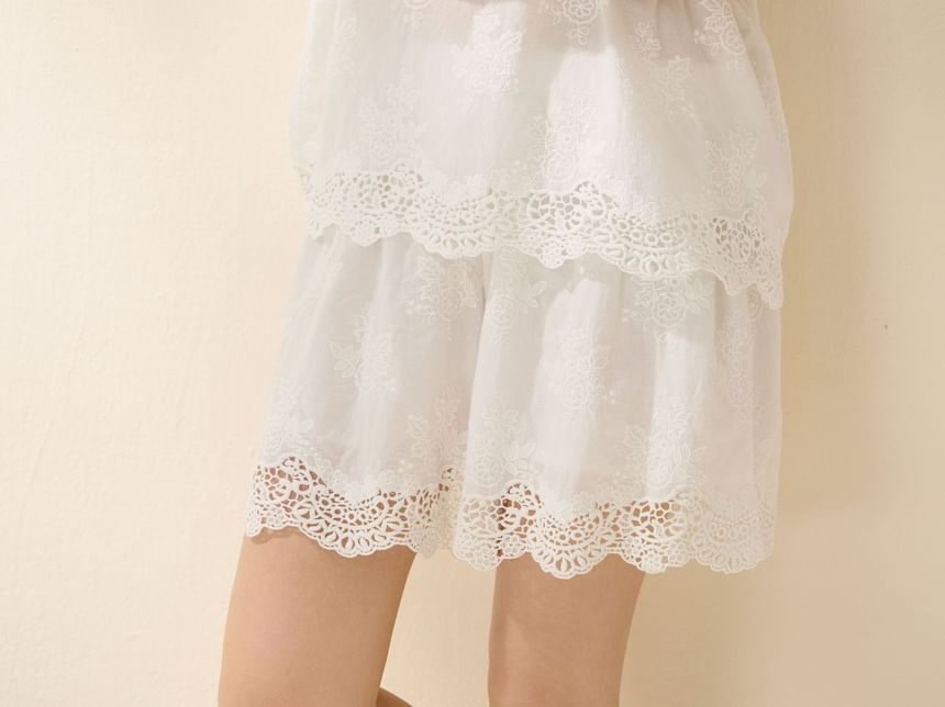 Lace Trim Tank Top / Mid Rise Shorts