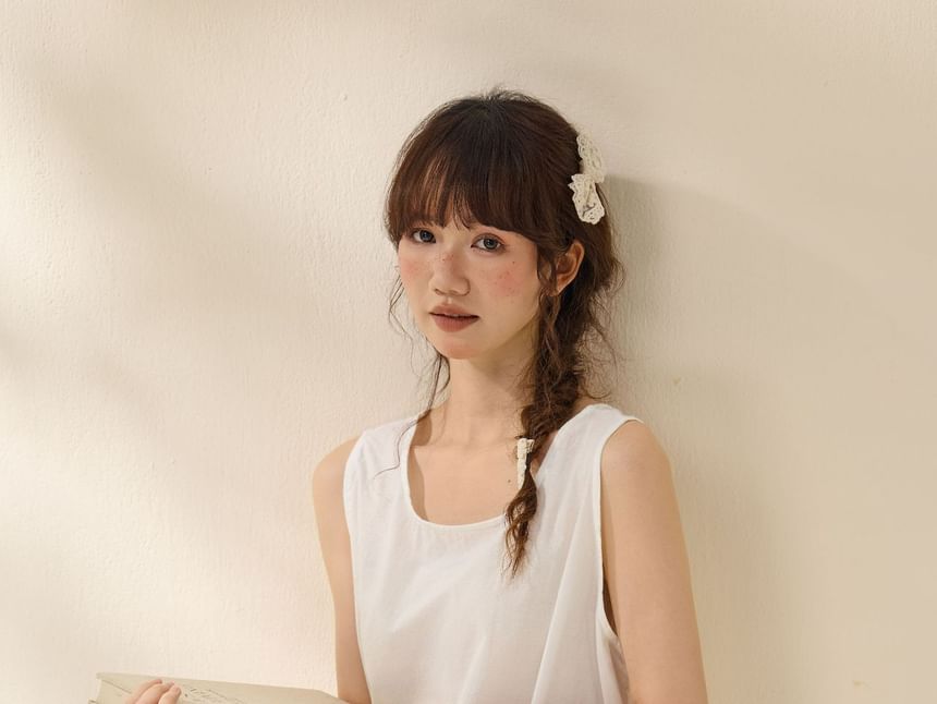 Lace Trim Tank Top / Mid Rise Shorts
