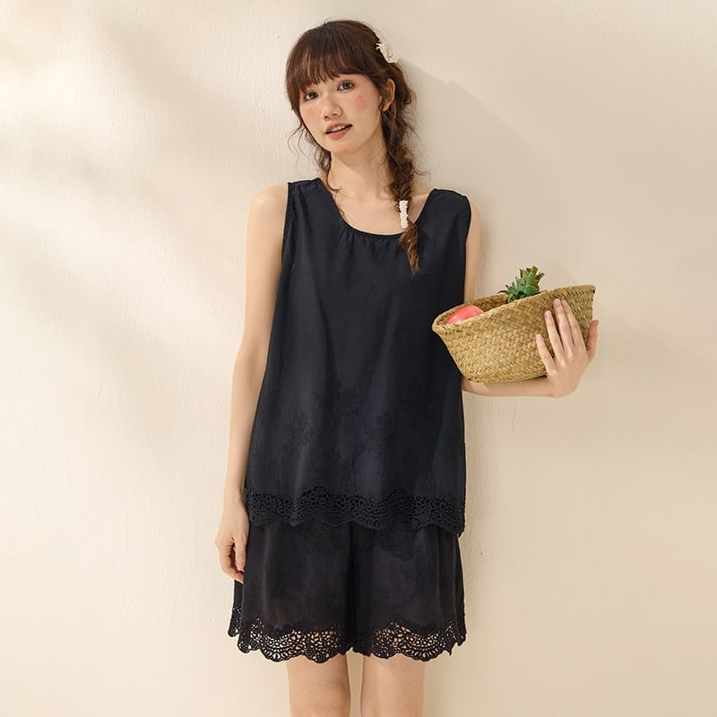 Lace Trim Tank Top / Mid Rise Shorts
