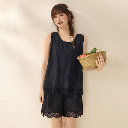 Lace Trim Tank Top / Mid Rise Shorts