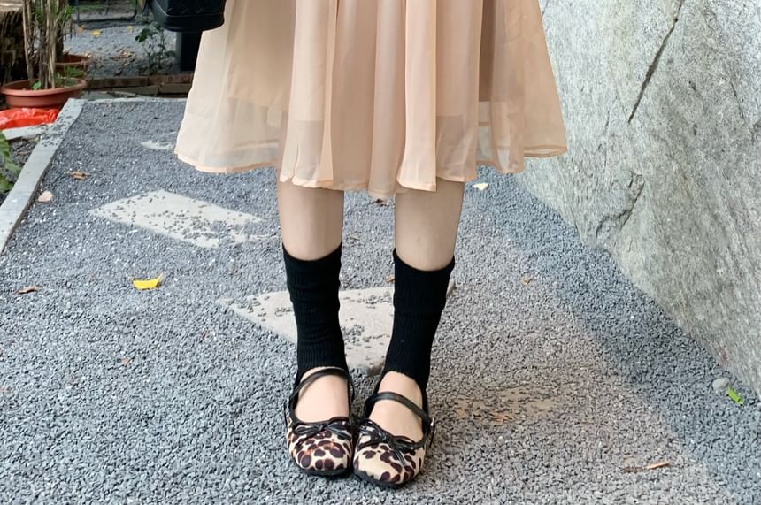Mid Rise Plain Pleated Midi A-Line Skirt
