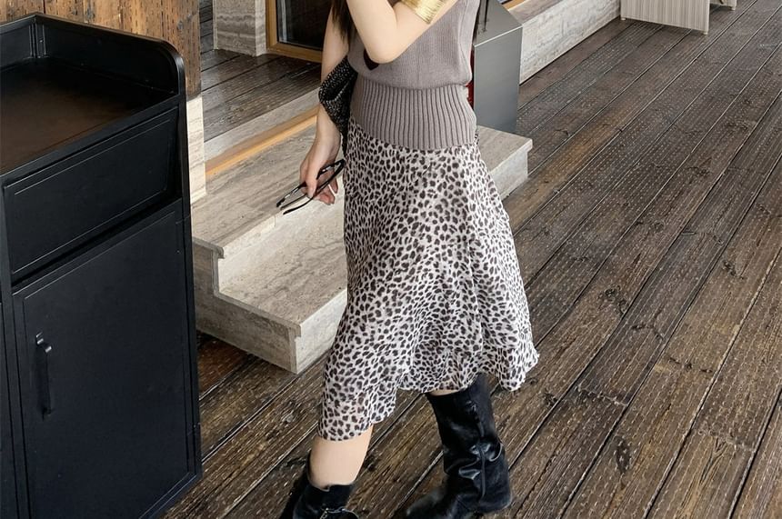 Sleeveless Mock Neck Plain Ribbed Knit Top / Mid Rise Leopard Print Midi A-Line Skirt