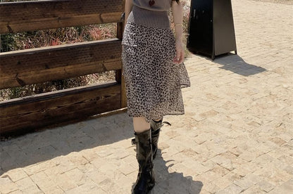 Sleeveless Mock Neck Plain Ribbed Knit Top / Mid Rise Leopard Print Midi A-Line Skirt