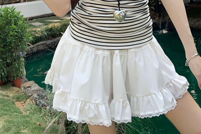 Short-Sleeve Off Shoulder Striped T-Shirt / Mid Rise Mini Tiered A-Line Skirt