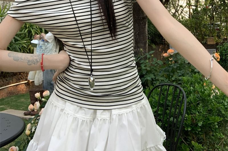 Short-Sleeve Off Shoulder Striped T-Shirt / Mid Rise Mini Tiered A-Line Skirt