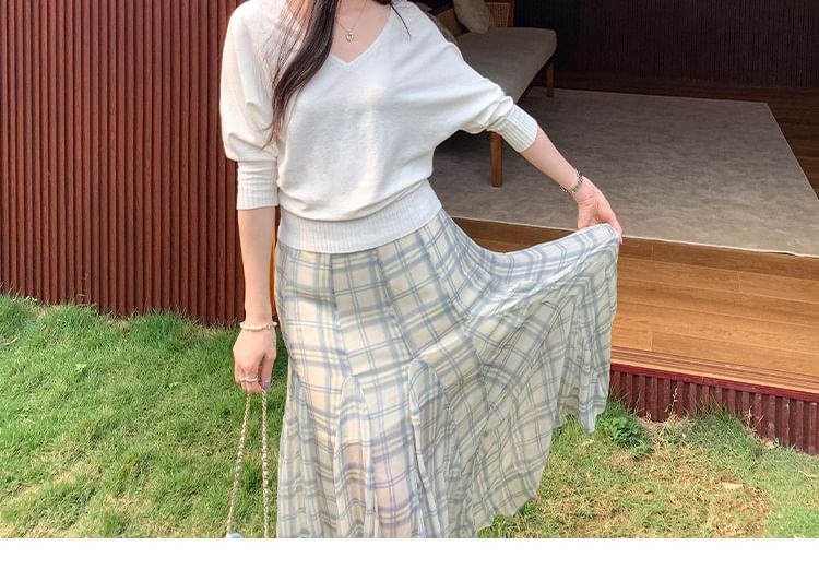 V-Neck Plain Knit Top with Three-Quarter Sleeves