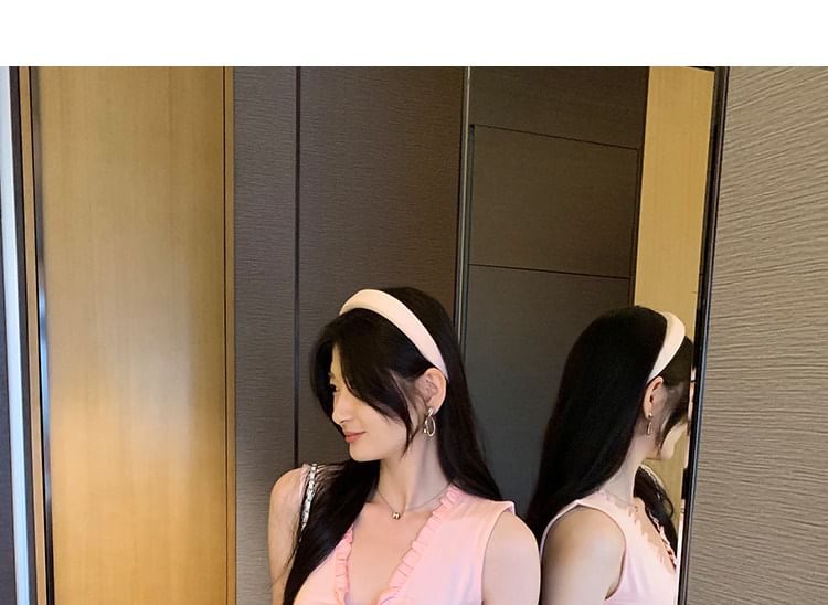 Frill Trim Tie Front V-Neck Crop Tank Top