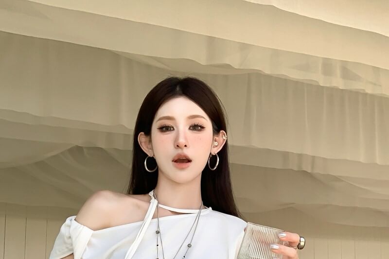 Slim Fit Off-Shoulder Short Sleeve T-Shirt