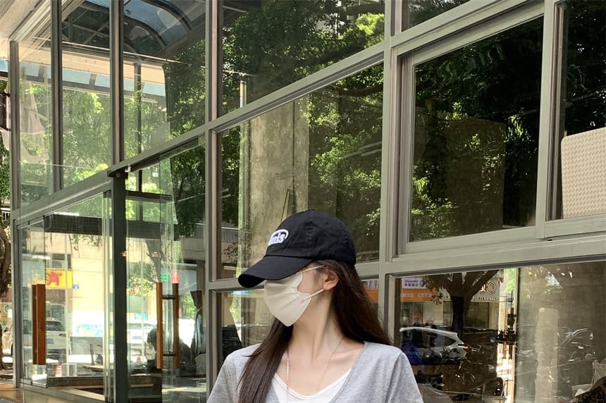 Mock Two-Piece Two Tone V-Neck Short Sleeve T-Shirt