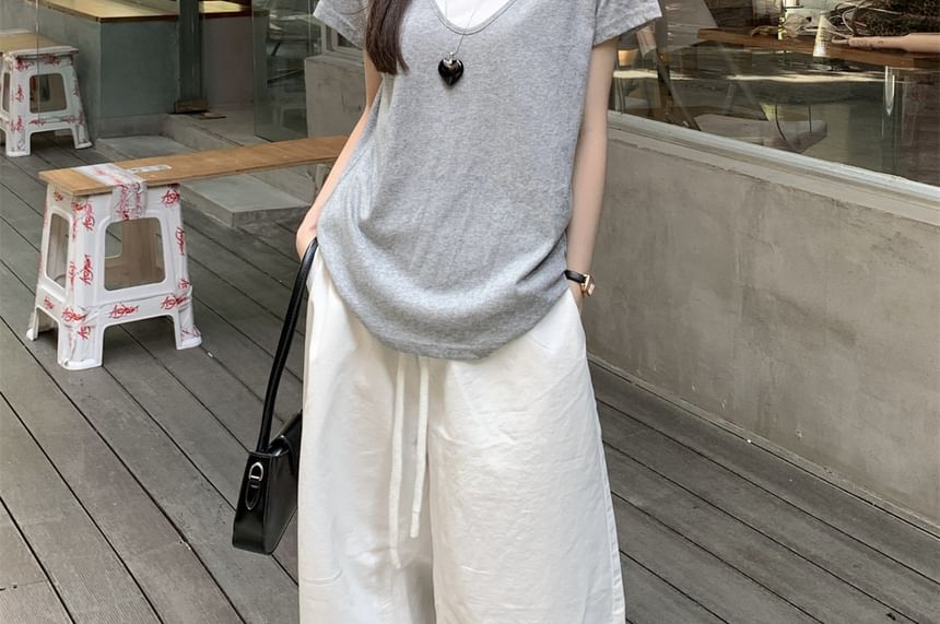 Mock Two-Piece Two Tone V-Neck Short Sleeve T-Shirt