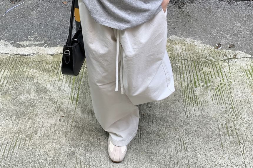 Mock Two-Piece Two Tone V-Neck Short Sleeve T-Shirt